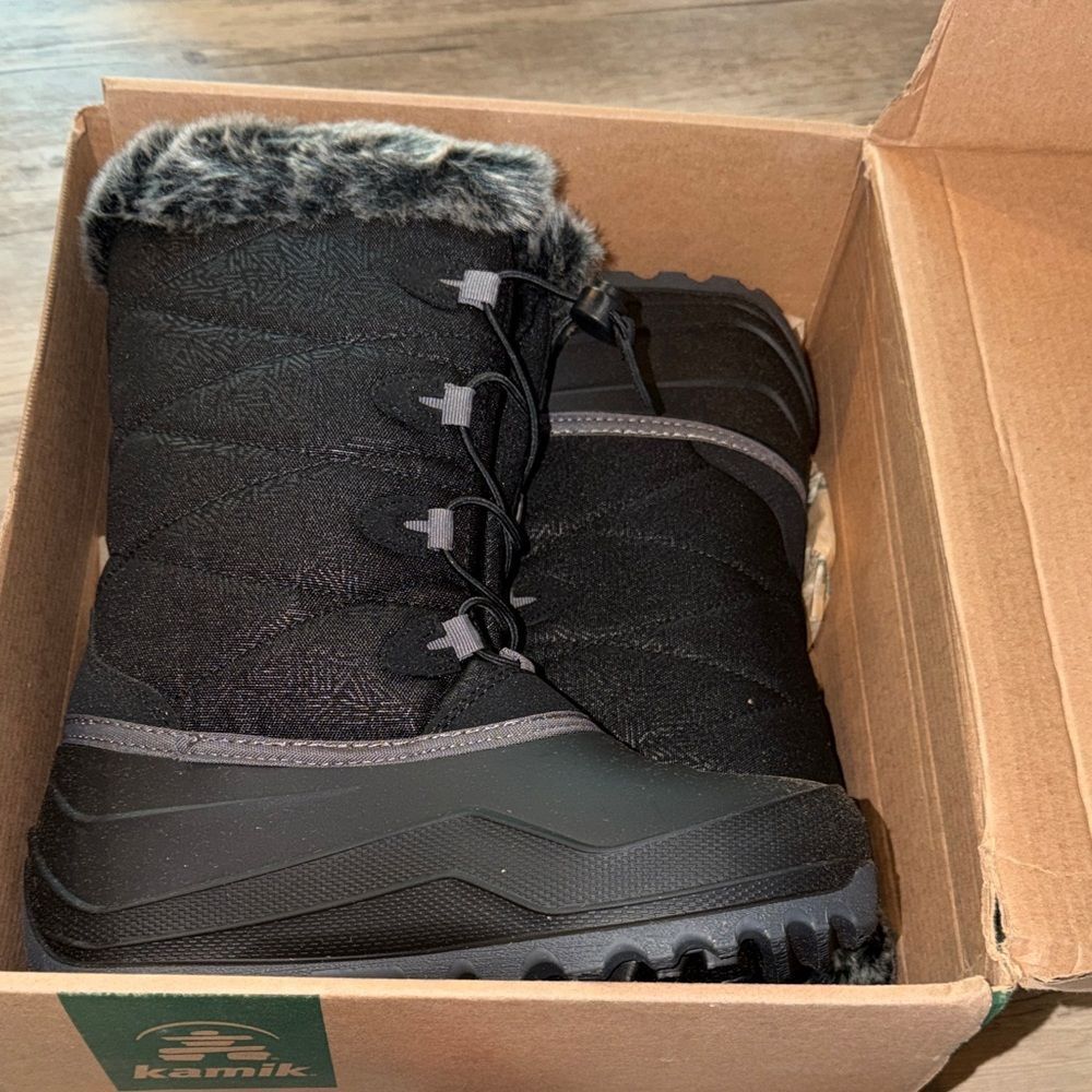Kamik Black Women's Quilted Winter Boots with Faux Fur Trim